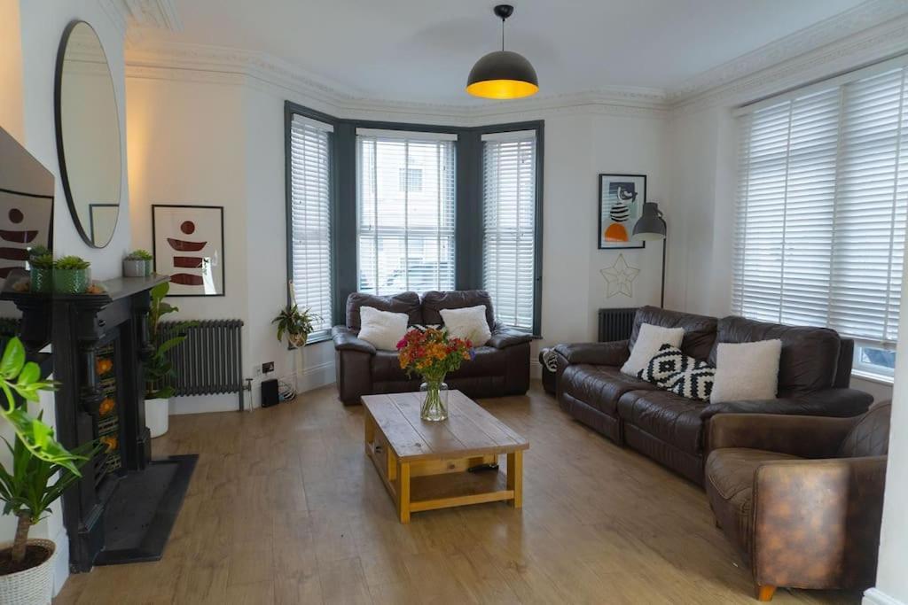 Large Sleeps 6 Location Free Parking Plymouth