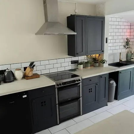 Large Home Sleeps 6 Central Location Free Parking Plymouth Exterior photo